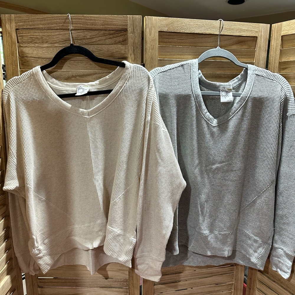 Aerie V-Neck Waffle Knit Tops in Cream and Gray
